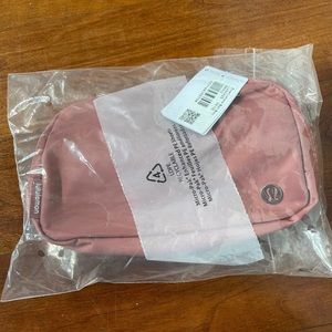 NEW Lululemon Unisex Everywhere Belt Bag